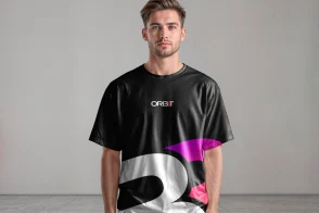 Blusa-Oversized-em-Modelo-Masculino-preta